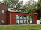 Das Rote Badehaus wurde 2005 neu errichtet und dient kulturellen  Aktivitäten